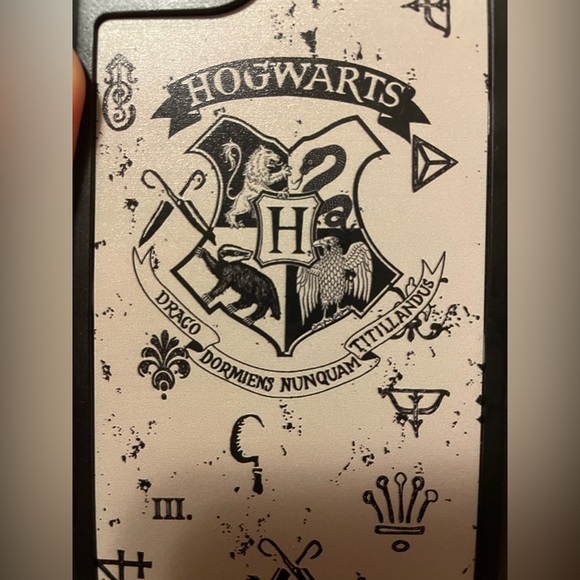 The Wizarding World Of Harry Potter Hogwarts iPhone 11 Case Universal Studios - Picture 4 of 4